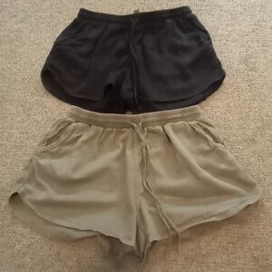 Universal Thread 2 pairs of Shorts Black and Camo Green Size Small